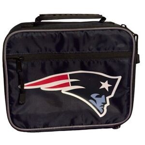 New England Patriots NFL Football Logo Zip Lunch Box with Handle.